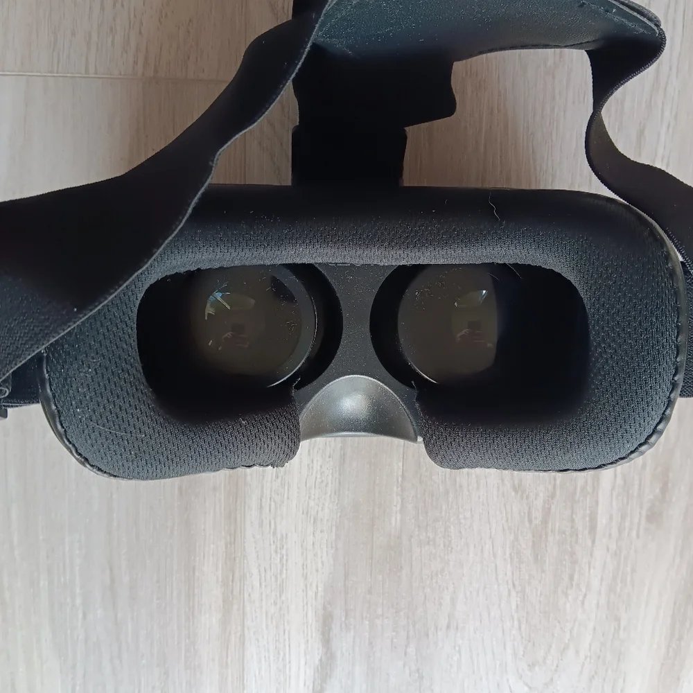 Tzumi Dream Vision Virtual Reality Glasses Headset Headstrap Dust Bag Black